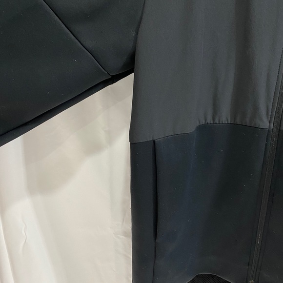 Canadore Adidas Sweater. - Picture 5 of 7